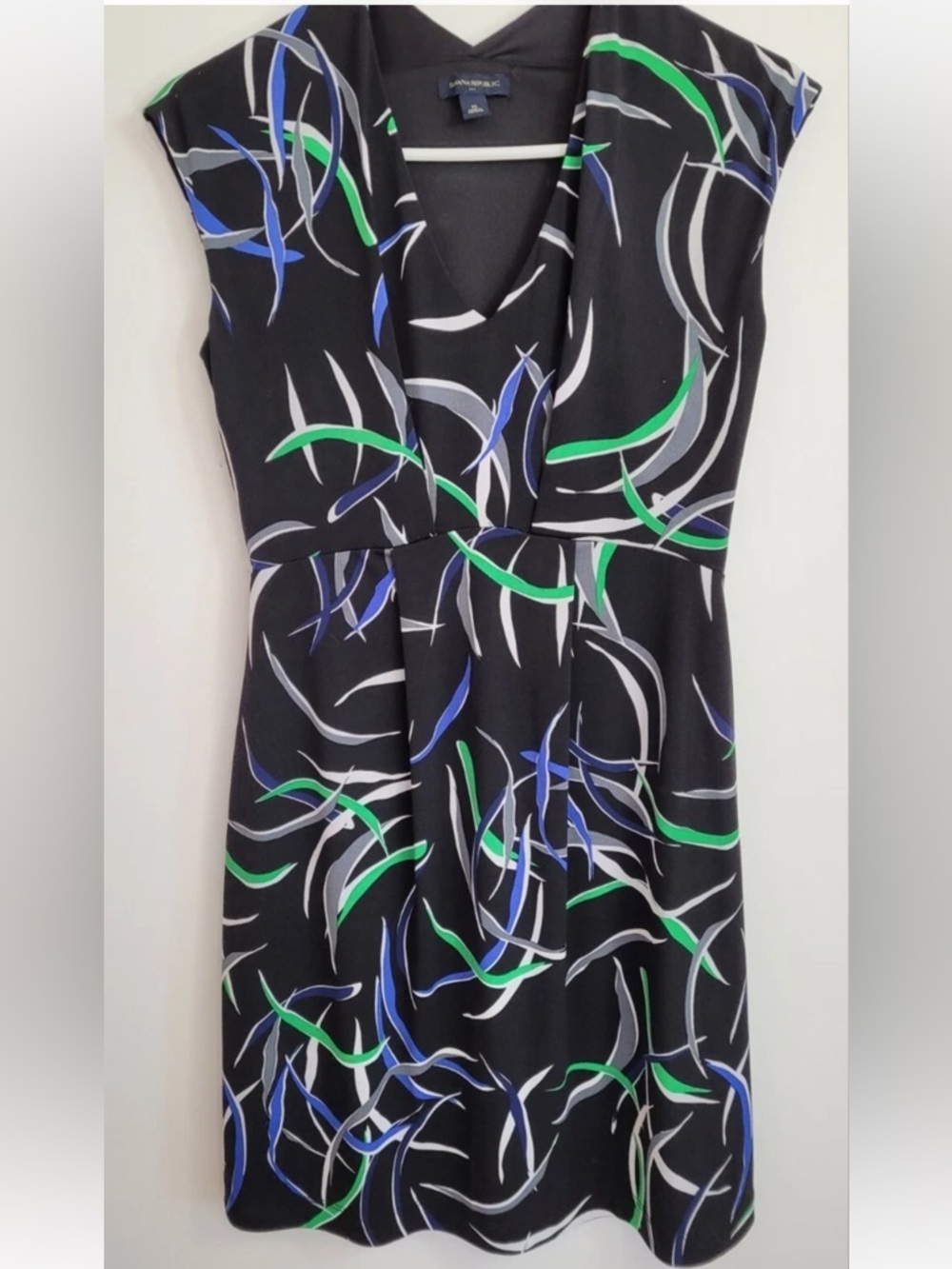 Banana Republic Black V-Neck Midi Dress petite small